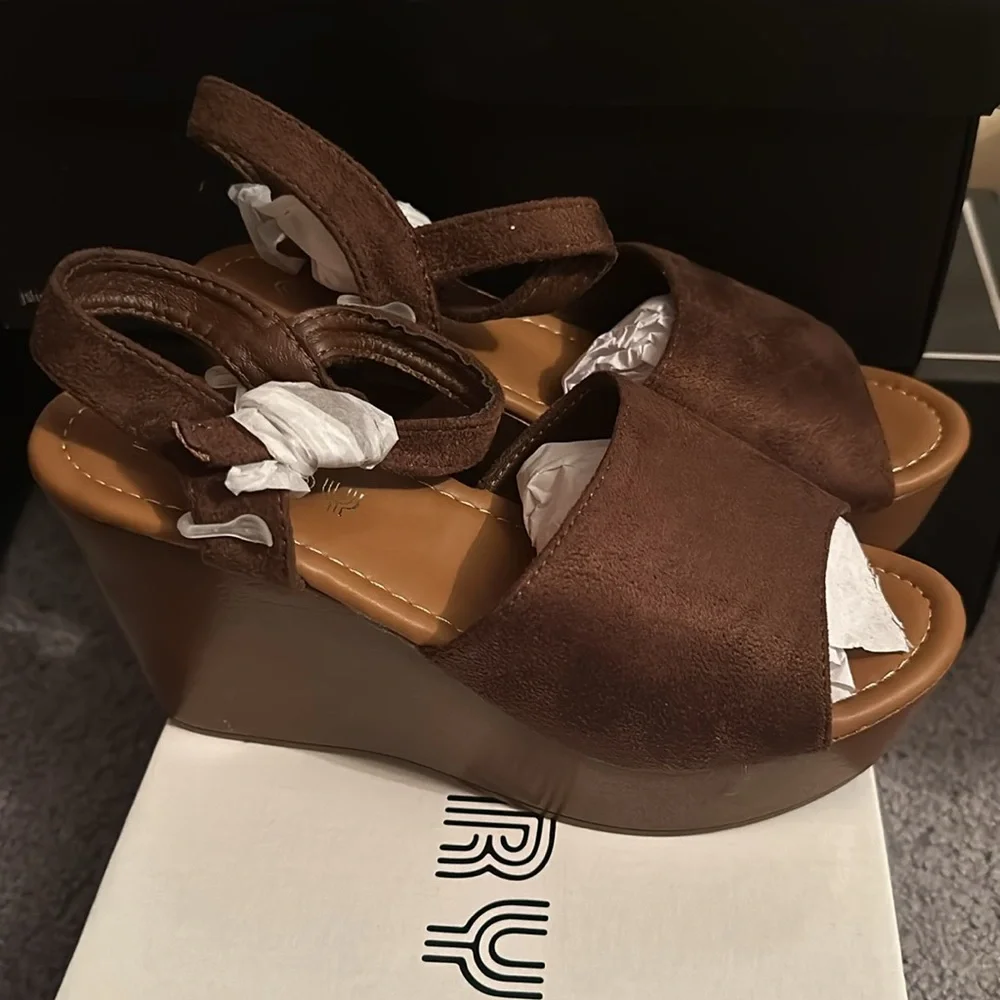 Story Tan Wide-Strap Wedge Sandal